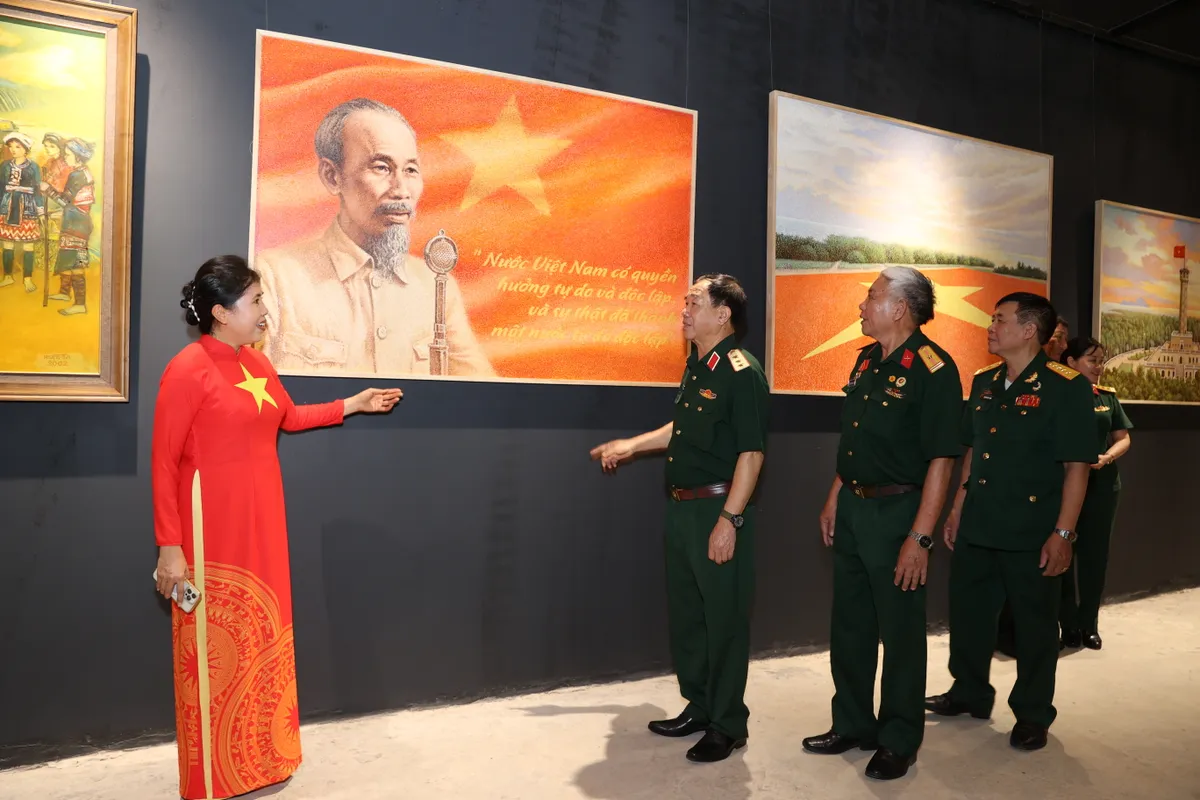  “Những ngày tháng lịch sử” và những ký ức không quên  - Ảnh 2.