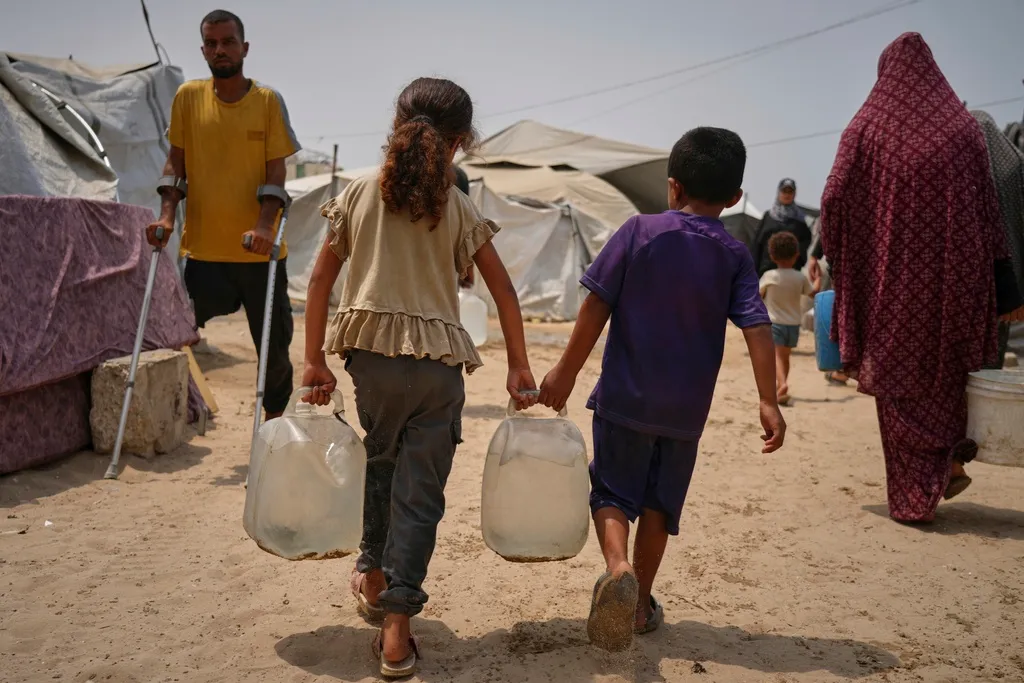 Anh tiếp nhận trẻ em Gaza sang điều trị y tế- Ảnh 1. Anh tiếp nhận trẻ em Gaza sang điều trị y tế- Ảnh 1.