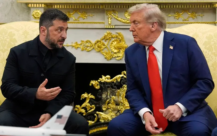 Ông Donald Trump tiếp ông Volodymyr Zelensky tại Phòng Bầu dục, Nhà Trắng, Washington, ngày 18/8/2025. (Ảnh: AP) Ông Donald Trump tiếp ông Volodymyr Zelensky tại Phòng Bầu dục, Nhà Trắng, Washington, ngày 18/8/2025. (Ảnh: AP)