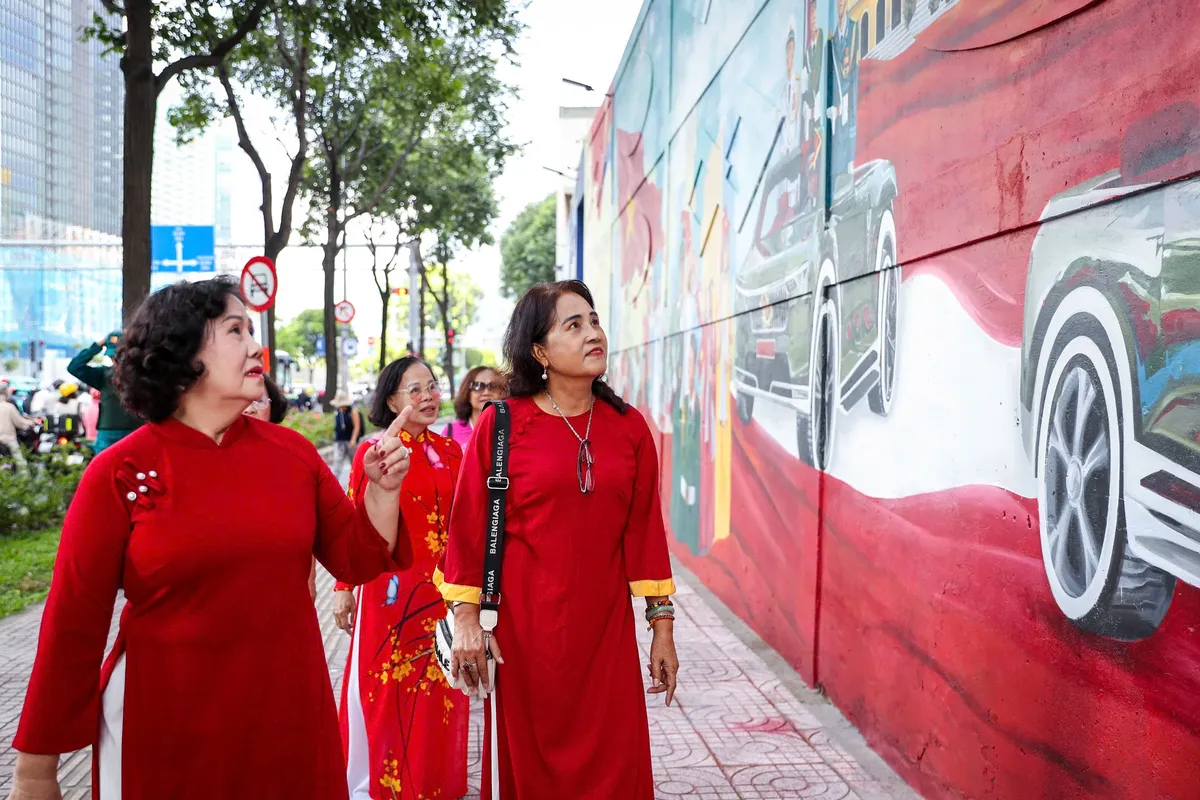 Bích họa “Việt Nam tươi đẹp”: Khi nghệ thuật thay đổi diện mạo đường phố