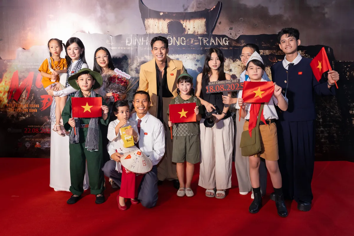 "Mưa đỏ" - Khốc liệt và nghẹn ngào- Ảnh 8. "Mưa đỏ" - Khốc liệt và nghẹn ngào- Ảnh 8.