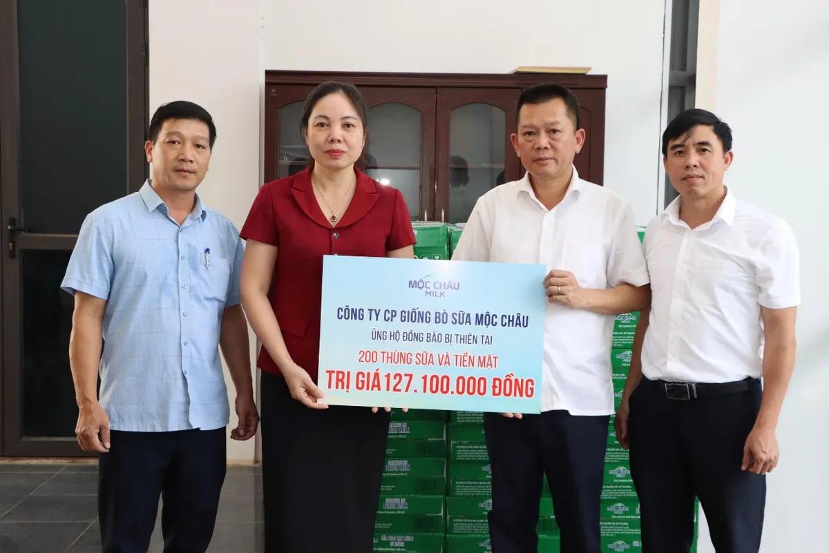 Vinamilk hỗ trợ đồng b&agrave;o Nghệ An khắc phục hậu quả thi&ecirc;n tai - Ảnh 12.