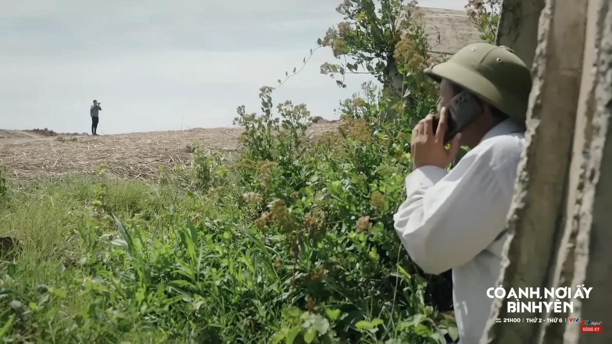 C&oacute; anh, nơi ấy b&igrave;nh y&ecirc;n - Tập 13: &Ocirc;ng Thứ chỉ đạo ch&aacute;u trai kh&ocirc;ng được "tay nhanh hơn n&atilde;o"- Ảnh 7.