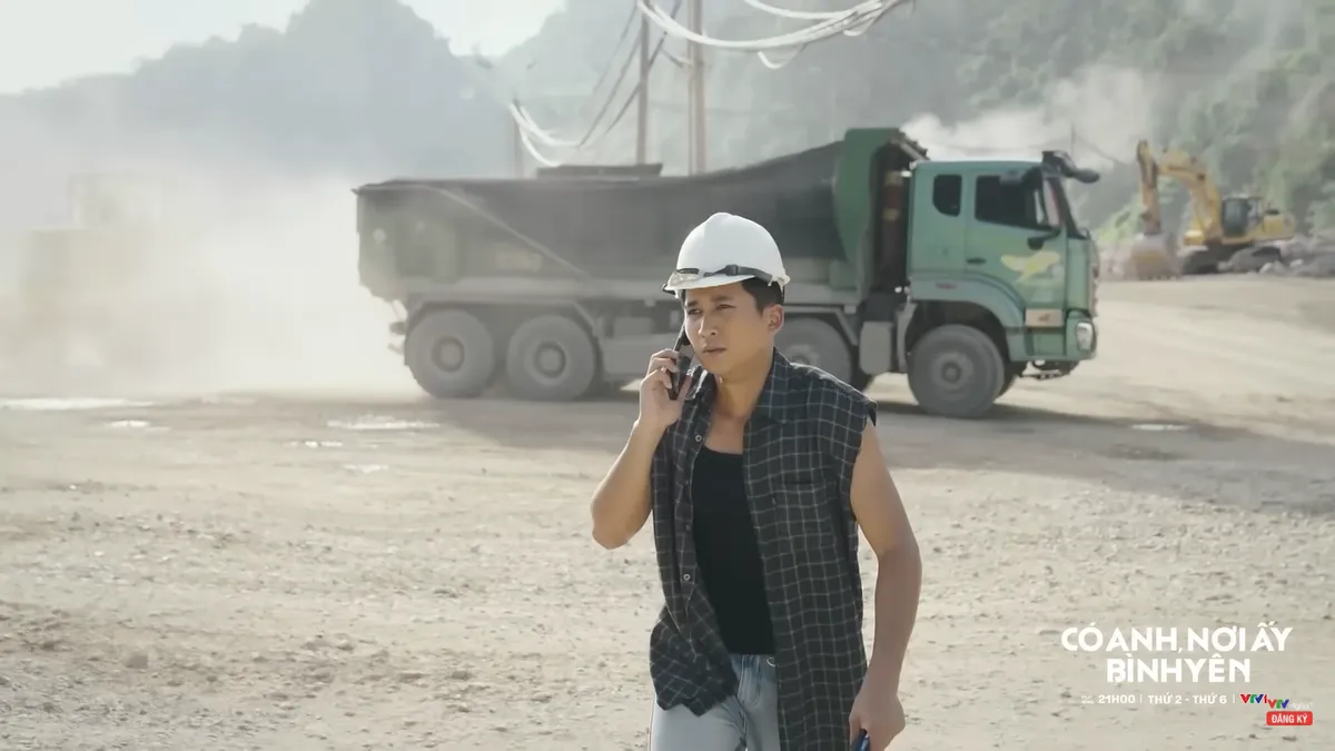 C&oacute; anh, nơi ấy b&igrave;nh y&ecirc;n - Tập 13: &Ocirc;ng Thứ chỉ đạo ch&aacute;u trai kh&ocirc;ng được "tay nhanh hơn n&atilde;o"- Ảnh 6.