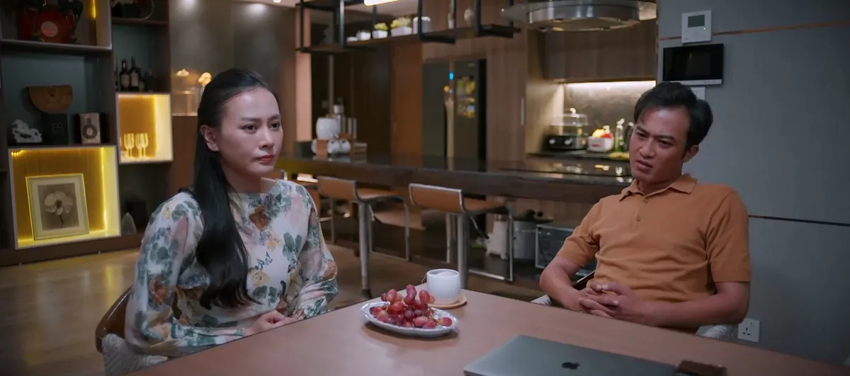 Gió ngang khoảng trời xanh - Tập 4: Vợ đón chồng nhậu say trong vòng tay 'trà xanh'- Ảnh 9.