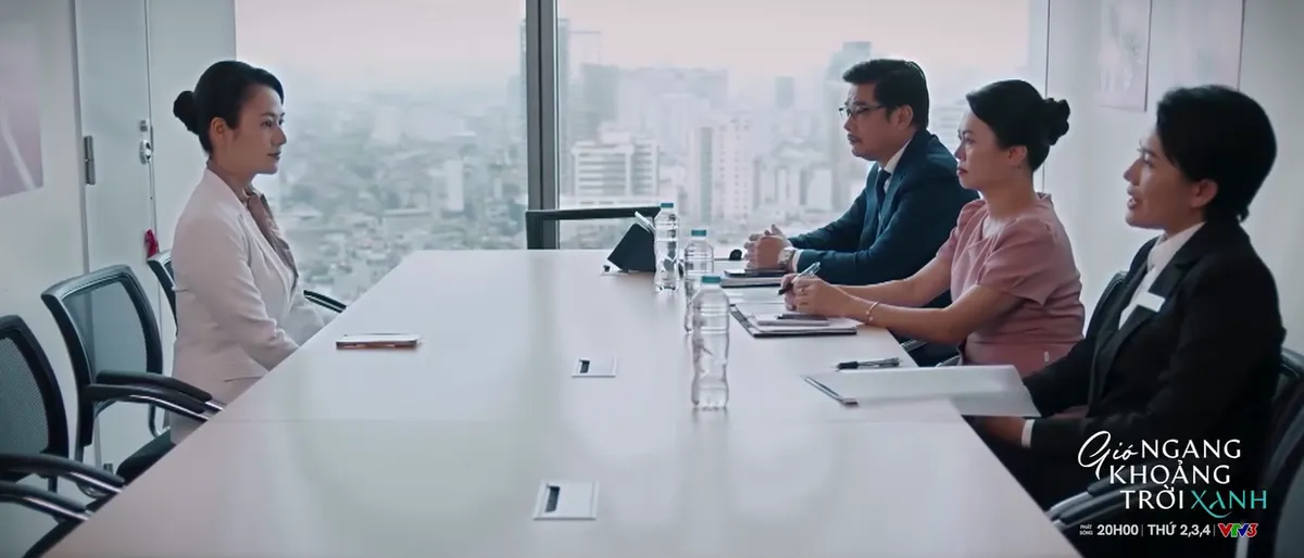 Gi&oacute; ngang khoảng trời xanh - Tập 5: Mỹ Anh (Phương Oanh) được chồng gi&aacute;m đốc quan t&acirc;m từng chi tiết nhỏ - Ảnh 5.