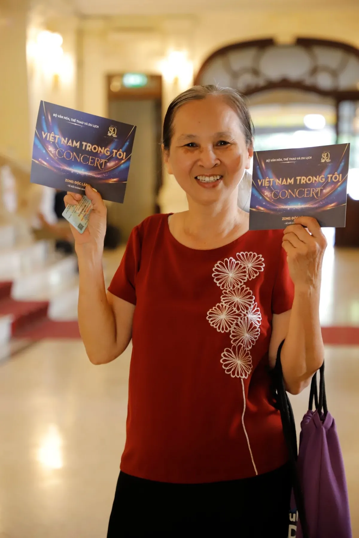Hàng ngàn khán giả xếp hàng nhận vé concert "Việt Nam trong tôi" - Ảnh 10.