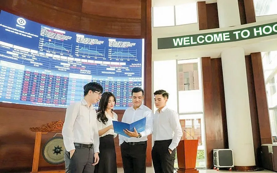 Việc nâng hạng thị trường chứng khoán Việt Nam lên mới nổi  sẽ mang lại lợi ích to lớn cho nền kinh tế.  Việc nâng hạng thị trường chứng khoán Việt Nam lên mới nổi  sẽ mang lại lợi ích to lớn cho nền kinh tế.