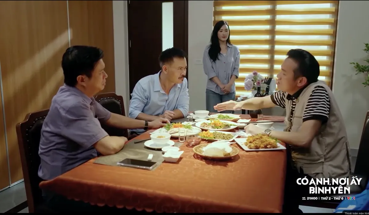 Có anh, nơi ấy bình yên - Tập 4: Cá chết hàng loạt, xã Tiên Phong đối mặt khủng hoảng - Ảnh 1.