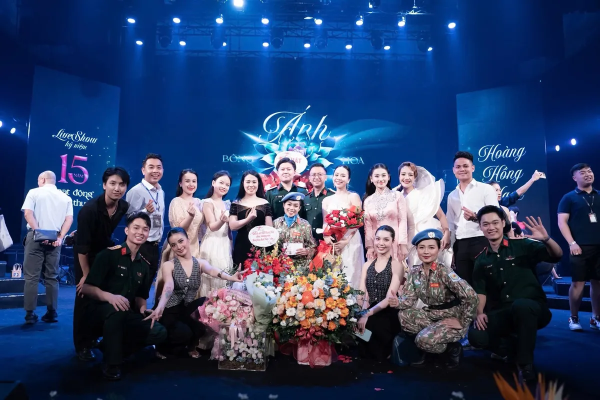 Những nhân vật đứng sau thành công của Liveshow "Bông hoa ánh thép" - Ảnh 1.