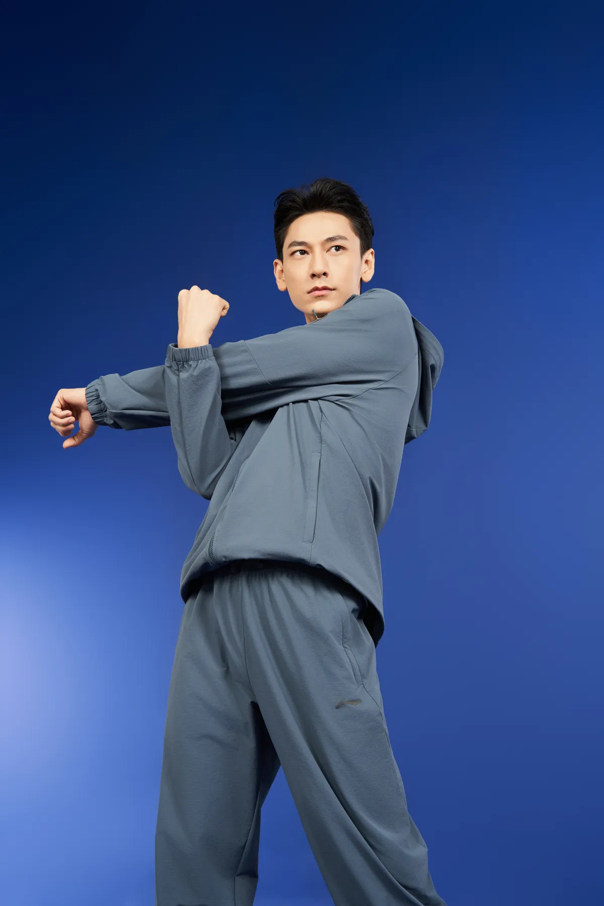 Isaac "m&aacute;ch" bạn phương ph&aacute;p tập luyện thể thao đơn giản, hiệu quả tại nh&agrave;- Ảnh 3.