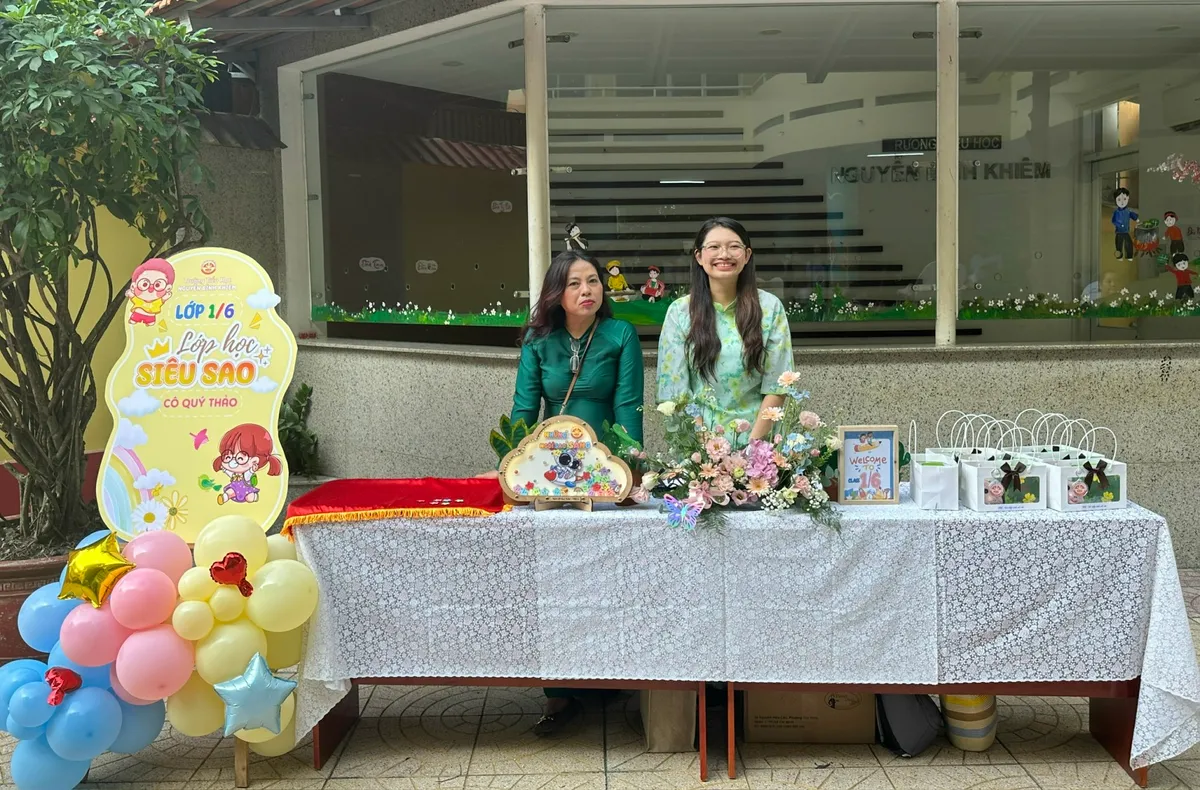 Nhiều cảm xúc trong ngày đầu tiên tới trường của học sinh lớp 1 - Ảnh 6.