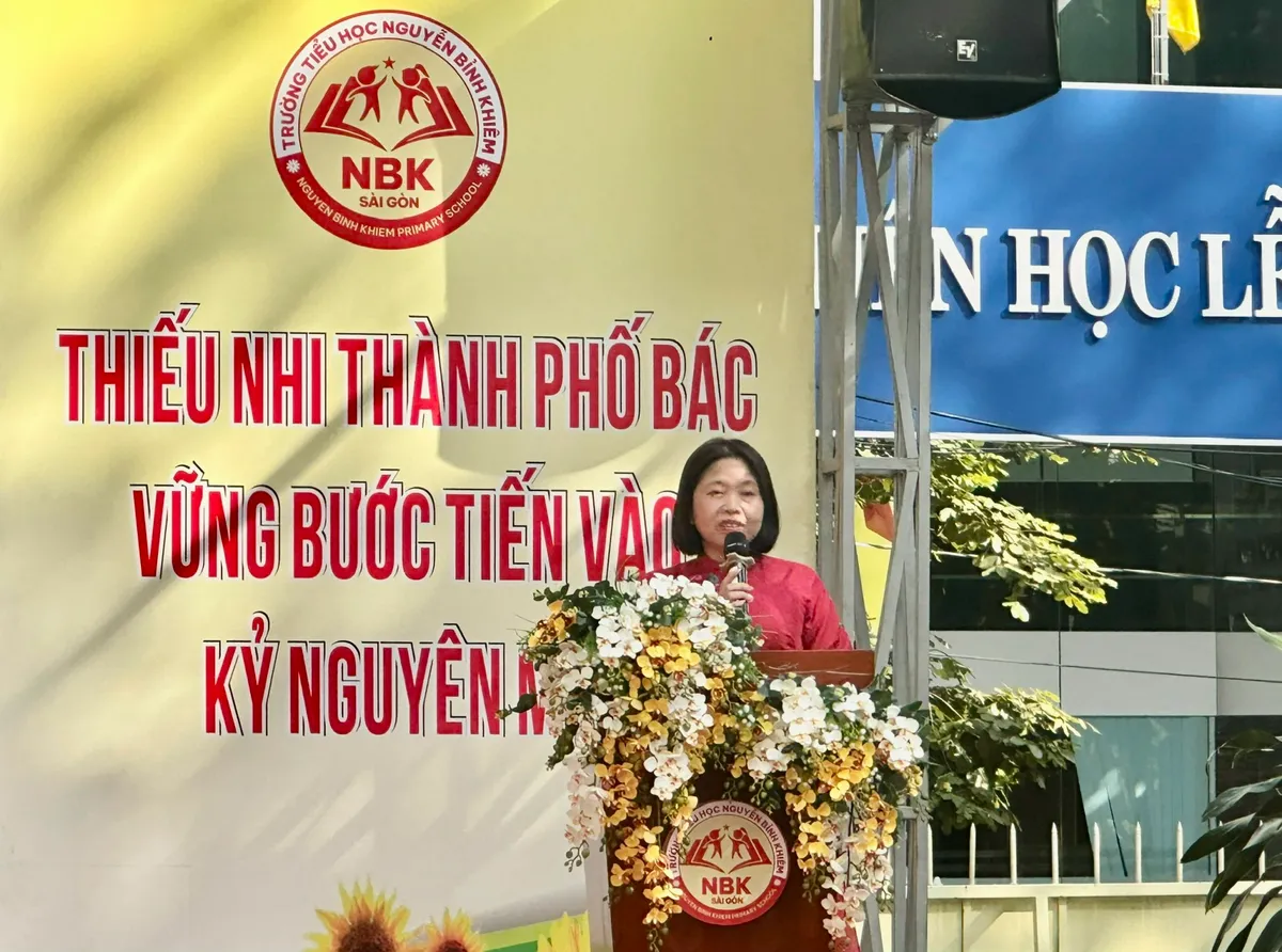Nhiều cảm xúc trong ngày đầu tiên tới trường của học sinh lớp 1 - Ảnh 11.