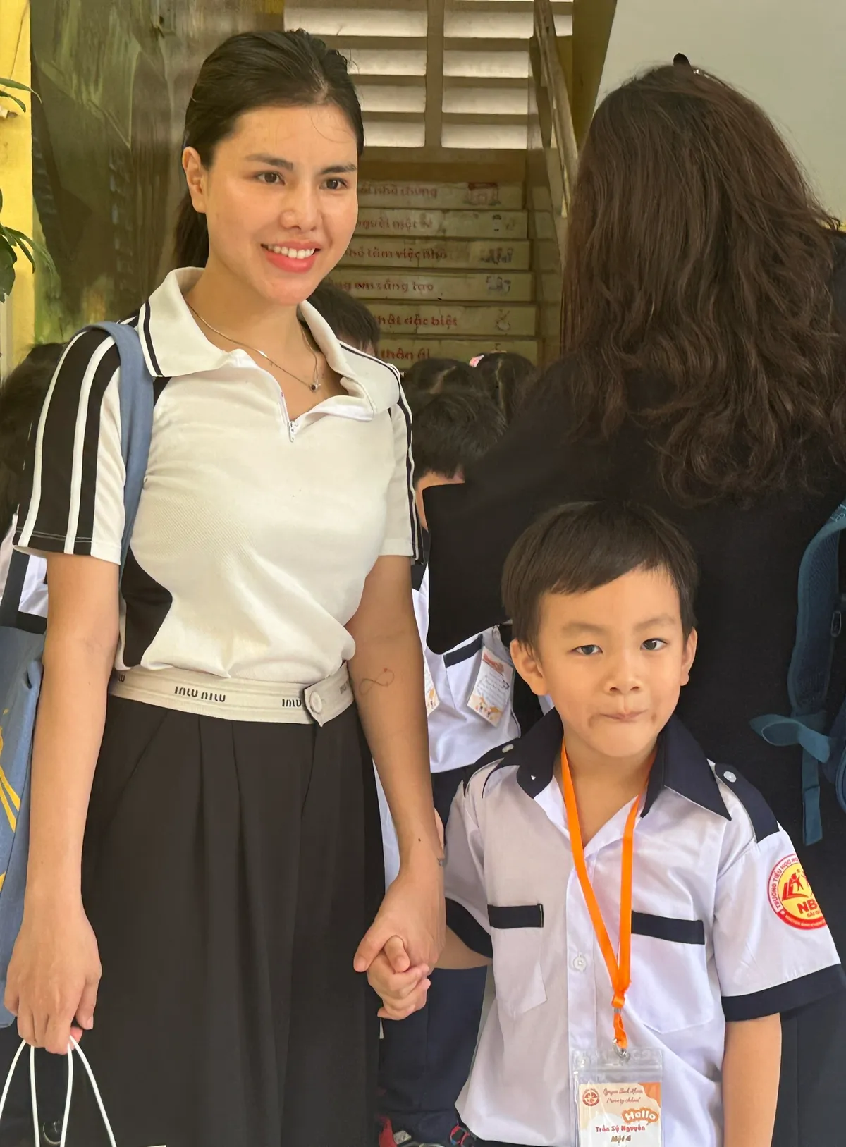 Nhiều cảm xúc trong ngày đầu tiên tới trường của học sinh lớp 1 - Ảnh 10.