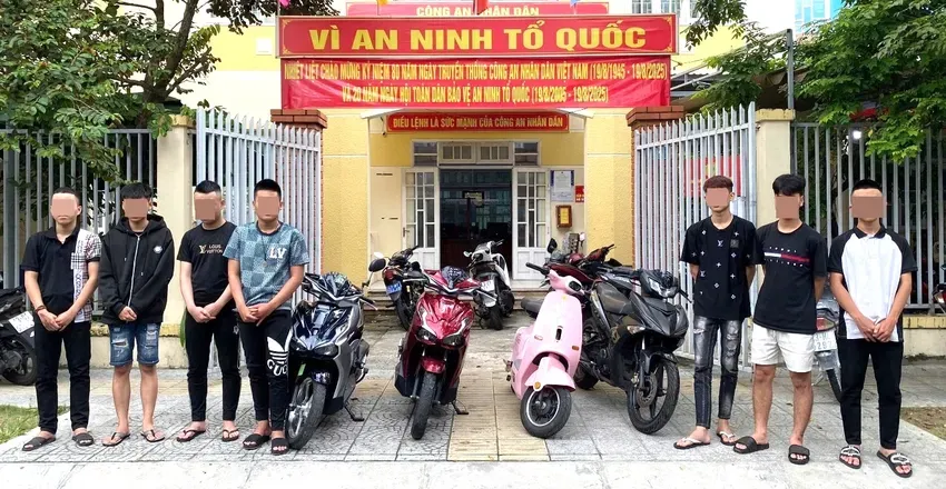 Nhóm thanh thiếu niên tấn công người đi đường làm nạn nhân mù vĩnh viễn - Ảnh 1.