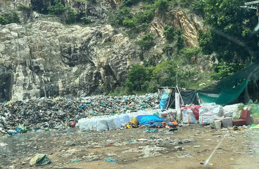 Khởi tố vụ án gây ô nhiễm môi trường tại xã Long Hải, TP Hồ Chí Minh - Ảnh 1.