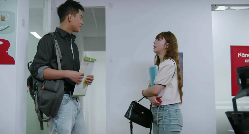 Gió ngang khoảng trời xanh - Tập 6: Đúng lúc bất hòa với chồng vì có bầu, Lam va phải "phi công"- Ảnh 4.