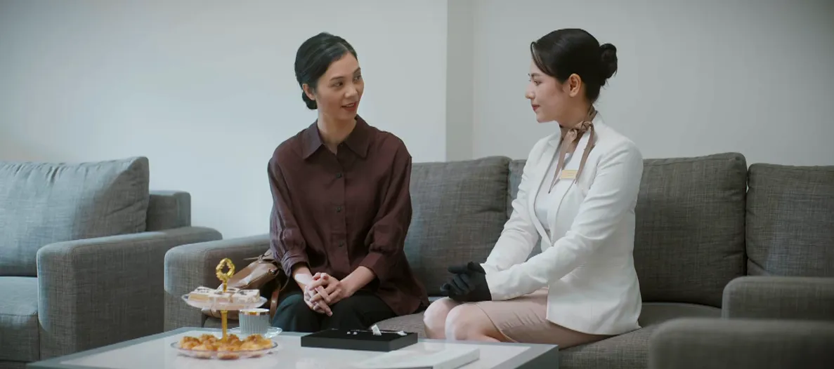 Gió ngang khoảng trời xanh - Tập 6: Đúng lúc bất hòa với chồng vì có bầu, Lam va phải "phi công"- Ảnh 13.