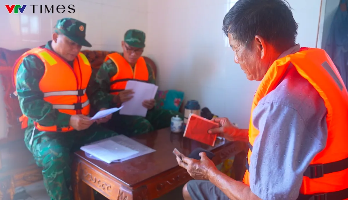 Biên phòng TP Hồ Chí Minh siết chặt tàu chở vật liệu trên biển - Ảnh 2.