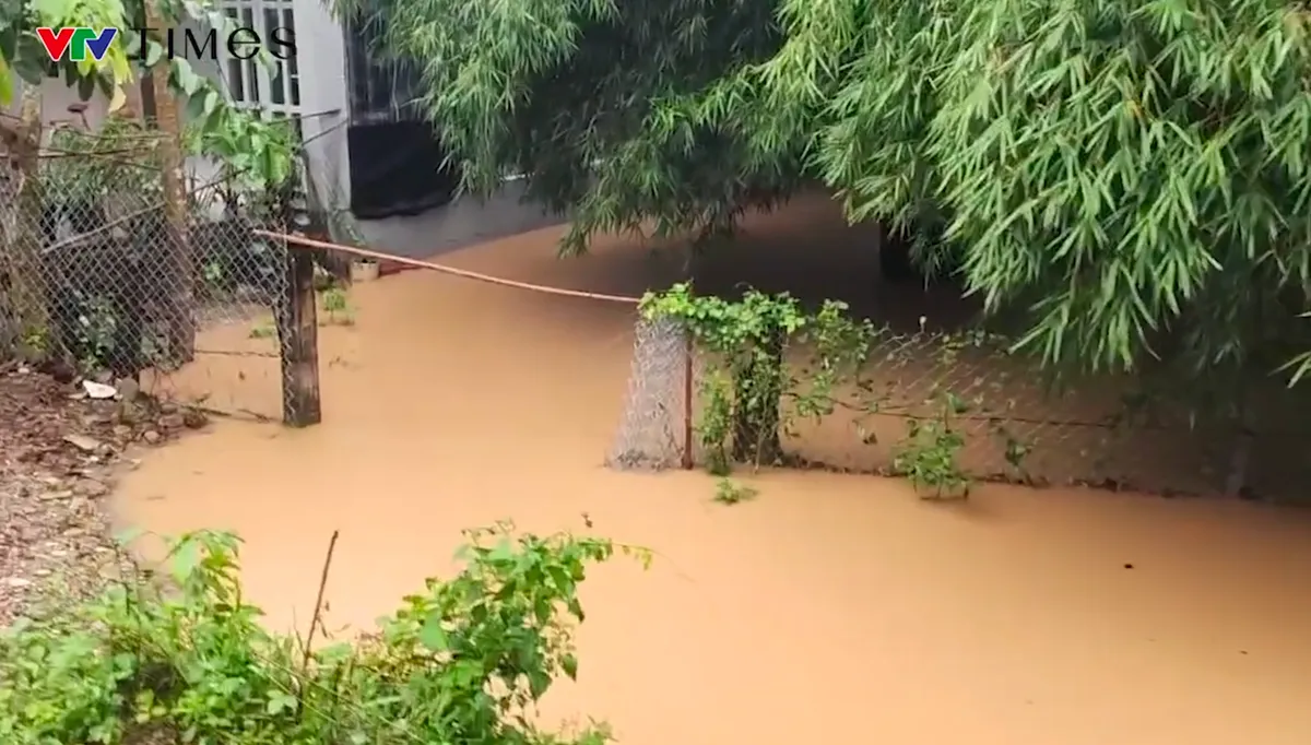 Đồng Nai: Giải cứu nhiều người dân mắc kẹt do mưa ngập nước- Ảnh 2. Đồng Nai: Giải cứu nhiều người dân mắc kẹt do mưa ngập nước- Ảnh 2.