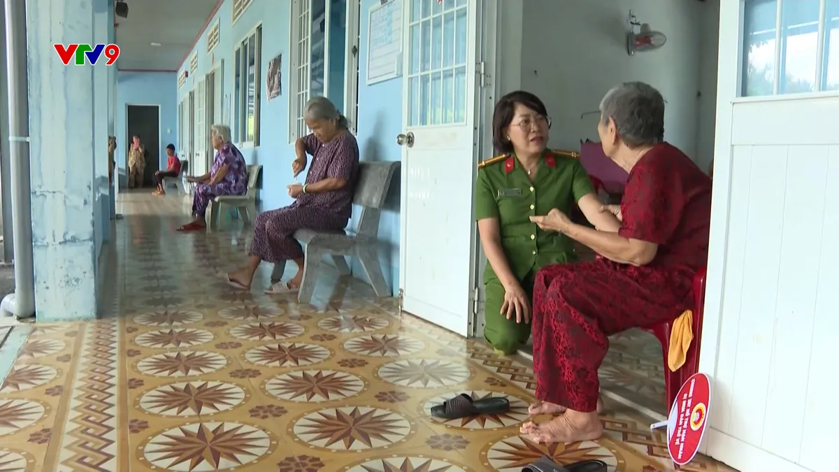 Phục vụ vì quyền lợi của người dân Phục vụ vì quyền lợi của người dân