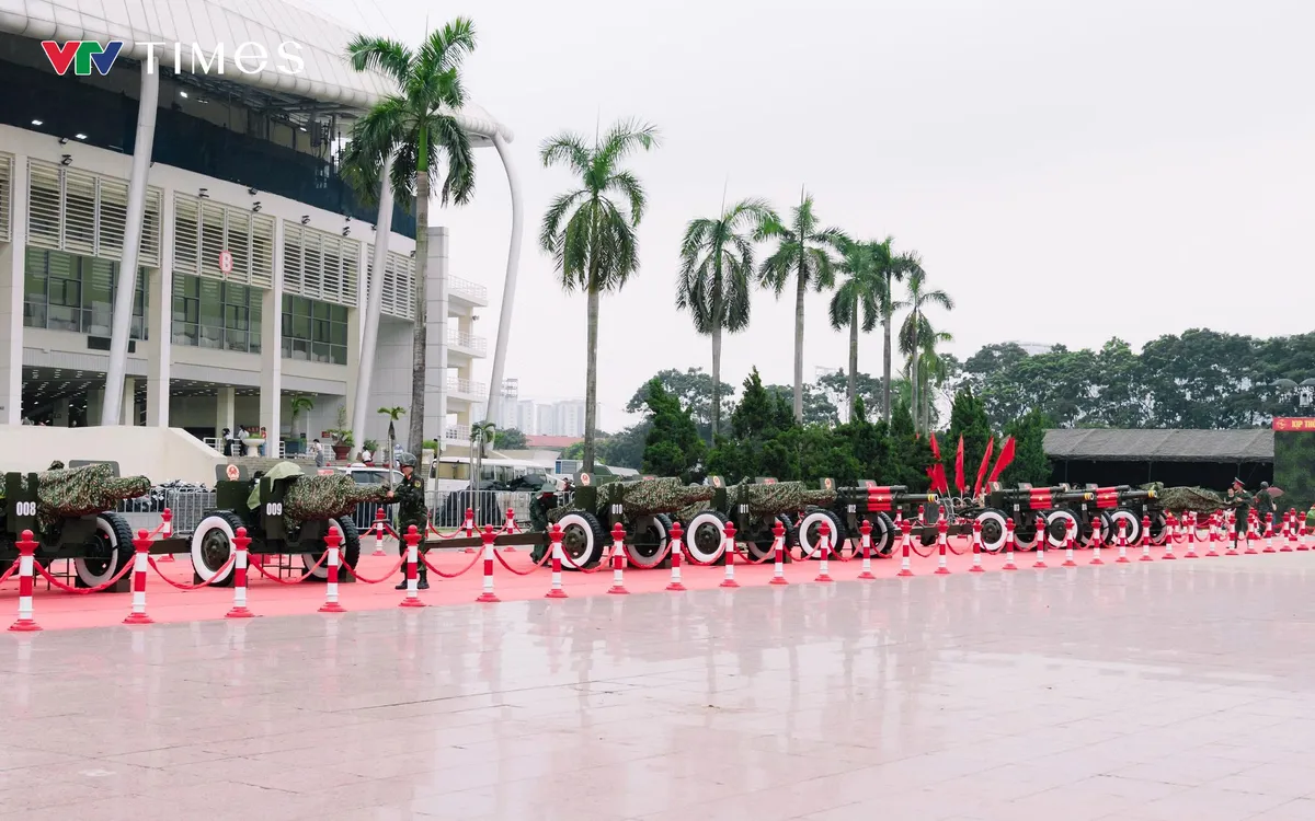 Được bố trí dọc bên ngoài khu vực sân thi đấu. Khu vực trận địa đã được khảo sát kỹ lưỡng về không gian, tầm nhìn và tính trang nghiêm, phù hợp phục vụ người dân, du khách tham quan dịp 2/9.