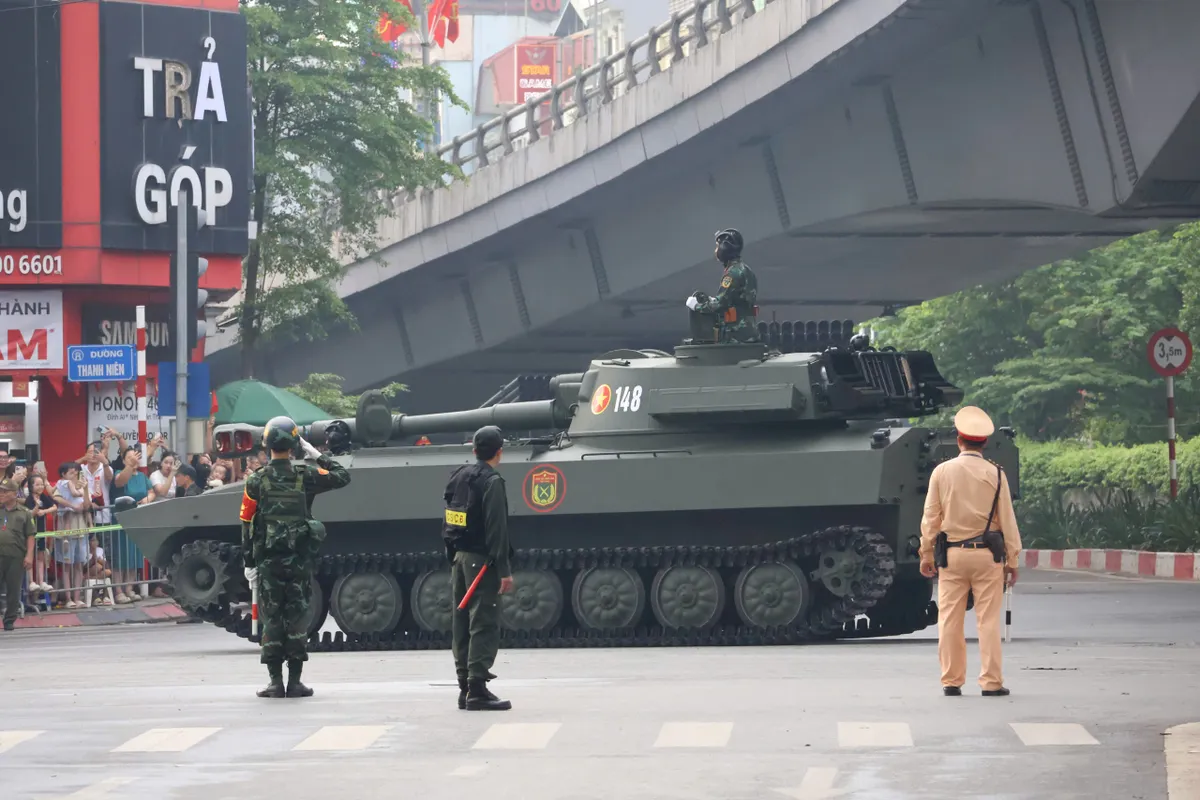 Hợp luyện A80- Các khối diễu binh di chuyển, tập kết an toàn - Ảnh 2.