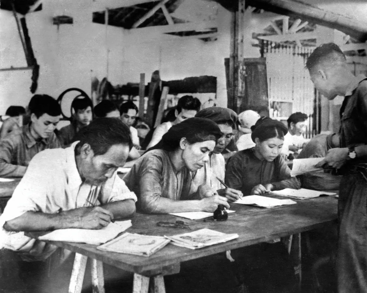 Nhiều tài liệu quý tại trưng bày “Bình dân học vụ- Thắp sáng tương lai” - Ảnh 2.