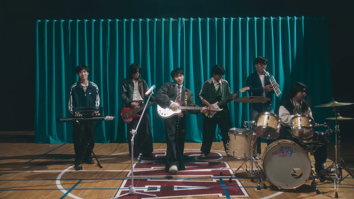 MV tái hiện tuổi học trò mang âm hưởng của High School Musical của Jsol thu hút khán giả trẻ - Ảnh 2.