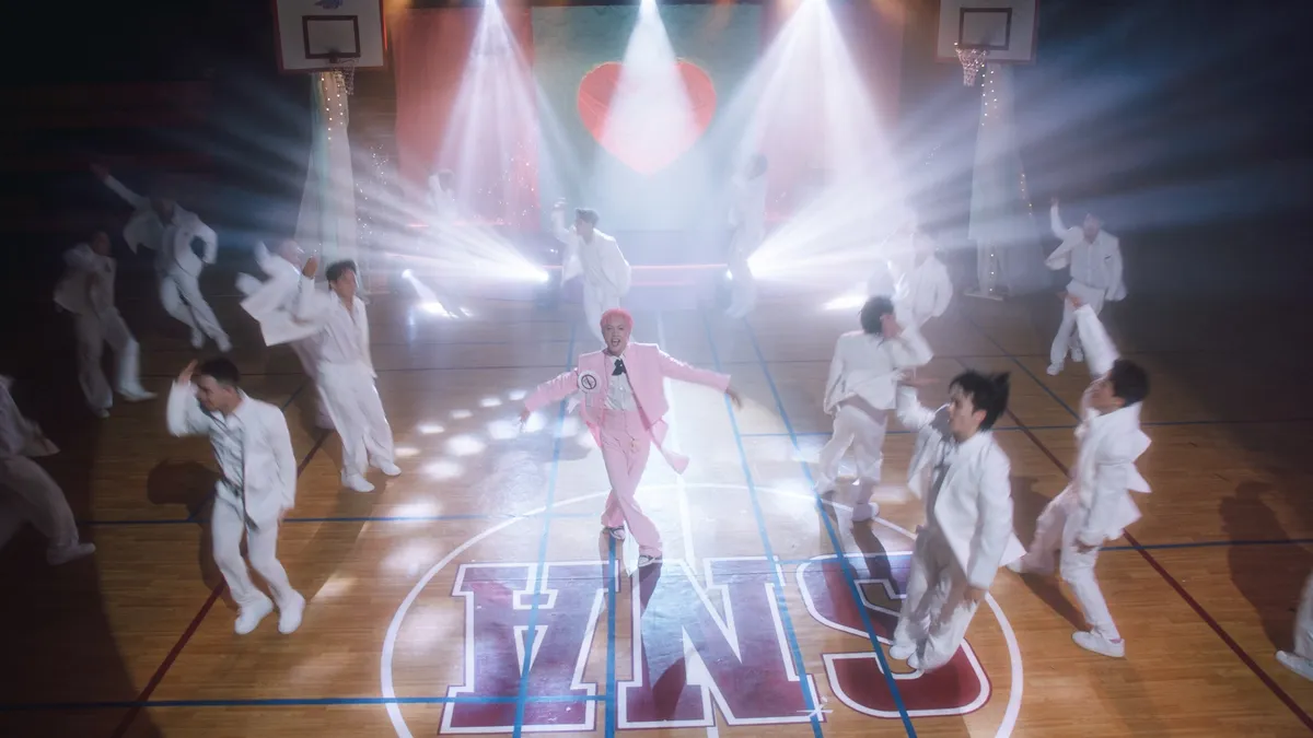 MV tái hiện tuổi học trò mang âm hưởng của High School Musical của Jsol thu hút khán giả trẻ - Ảnh 1.