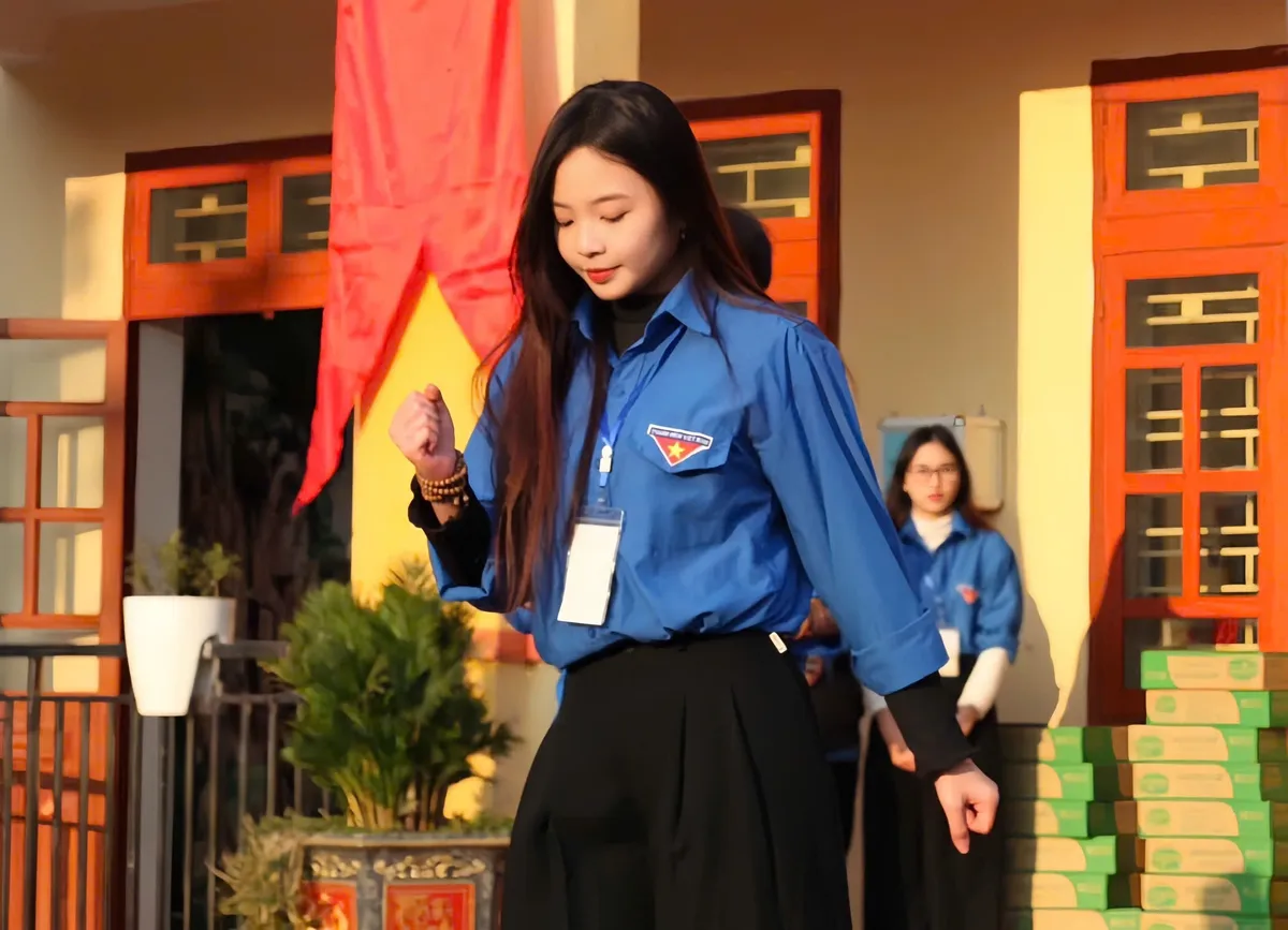 Tình nguyện viên hỗ trợ đại lễ A80 hào hứng nhận nhiệm vụ với tinh thần trách nhiệm cao - Ảnh 1.