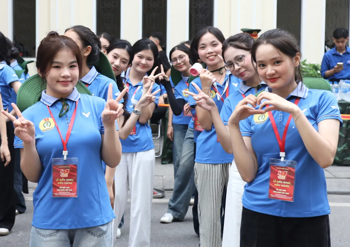 Tình nguyện viên hỗ trợ đại lễ A80 hào hứng nhận nhiệm vụ với tinh thần trách nhiệm cao - Ảnh 5.