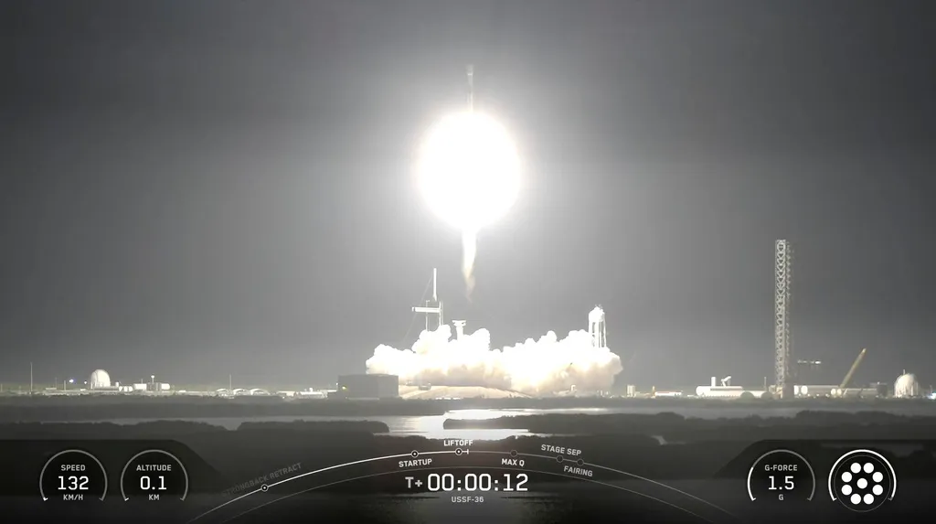 SpaceX phóng tàu vũ trụ quân sự X-37B của Mỹ vào không gian- Ảnh 1. SpaceX phóng tàu vũ trụ quân sự X-37B của Mỹ vào không gian- Ảnh 1.