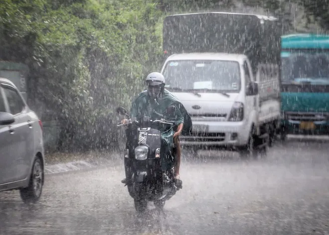 Thời tiết ngày 23/8: Vùng núi Bắc Bộ mưa dông, có nơi trên 80 mm - Ảnh 1.