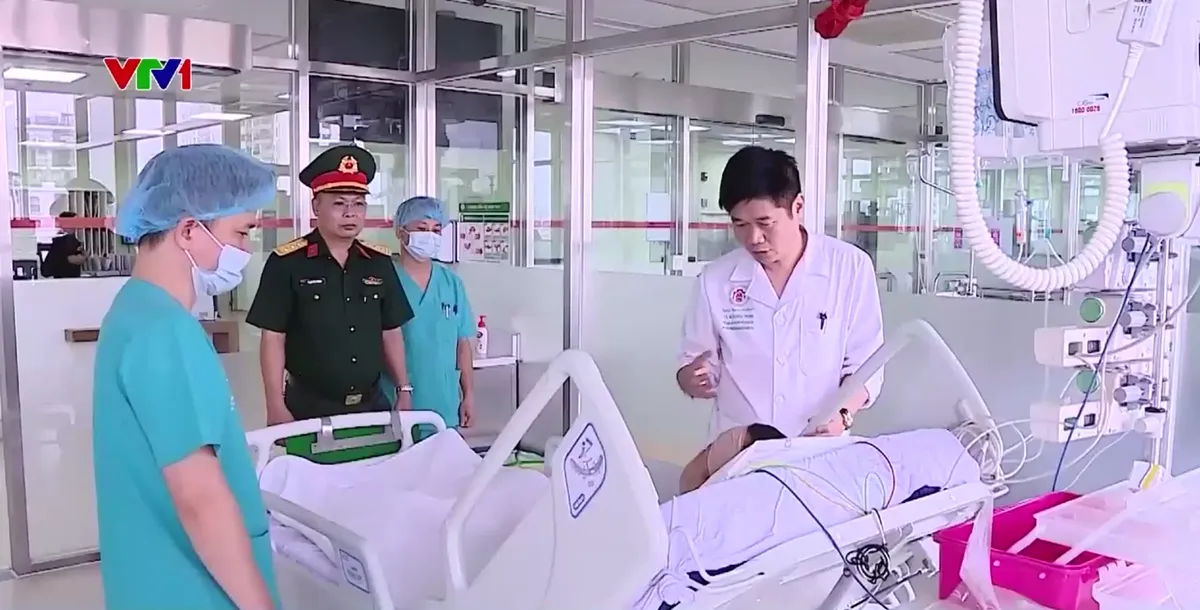 Người dân bất bình vụ đâm xe vào cảnh sát cơ động - Ảnh 2.