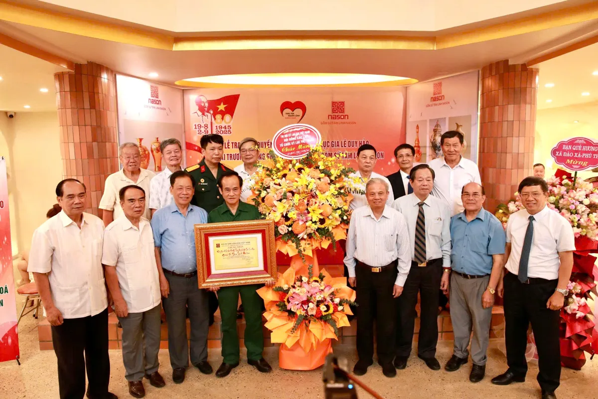 Độc đáo không gian văn hóa di sản gốm sứ tại Hà Nội - Ảnh 1.
