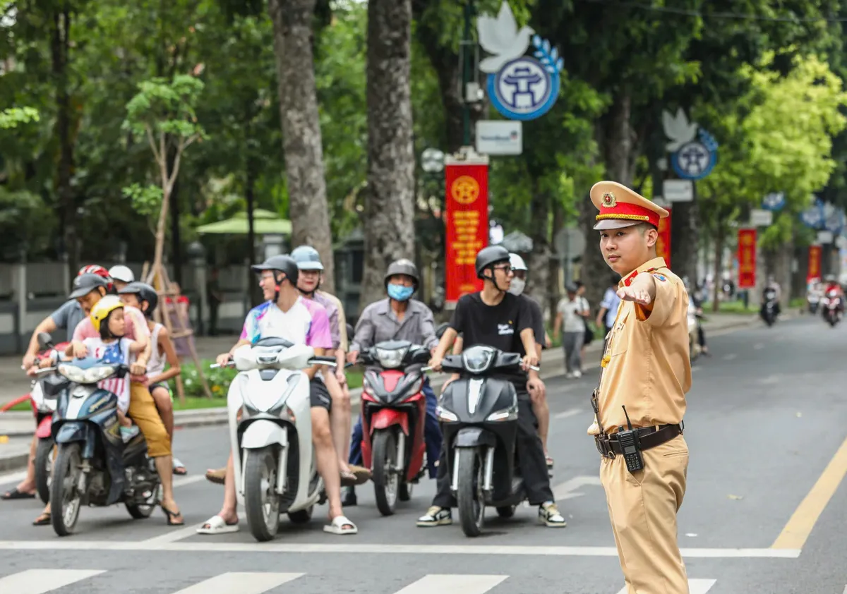 Hà Nội: Điều chỉnh phân luồng giao thông phục vụ Tổng hợp luyện lần 2, cấm đường từ 12h30 ngày 24/8 - Ảnh 1.