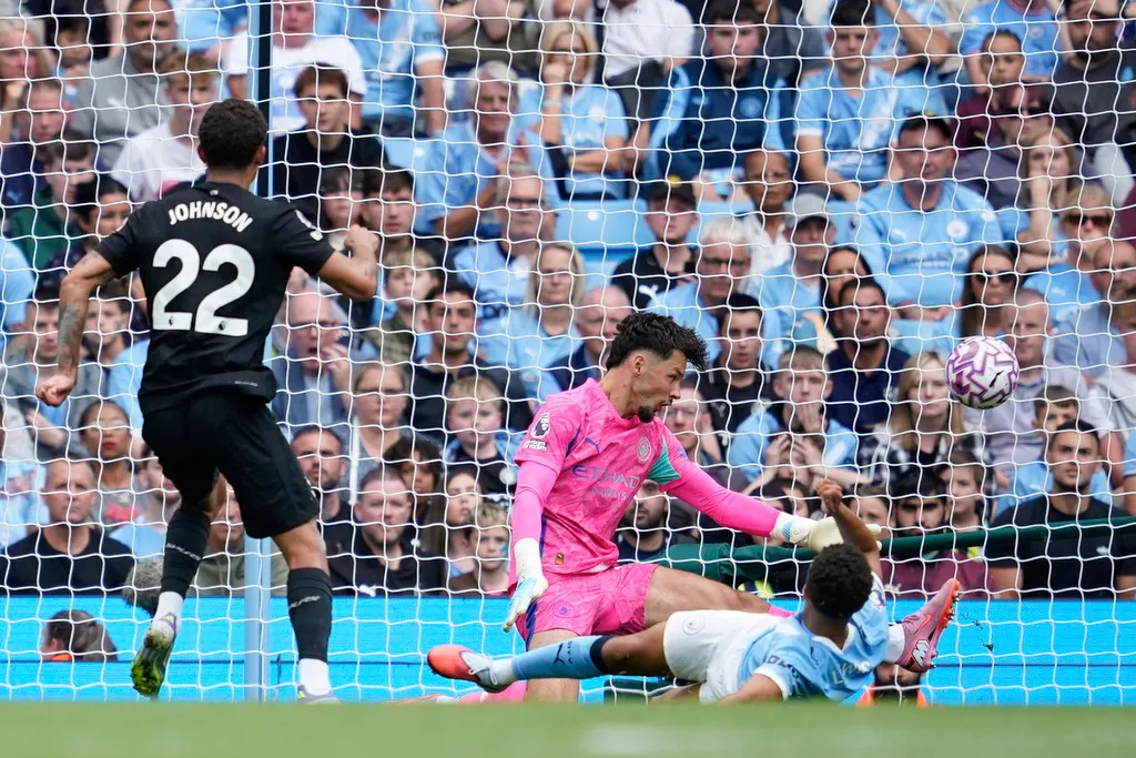Ác mộng tại Etihad: Sai lầm hàng thủ, Man City "biếu không" chiến thắng cho Tottenham- Ảnh 1.