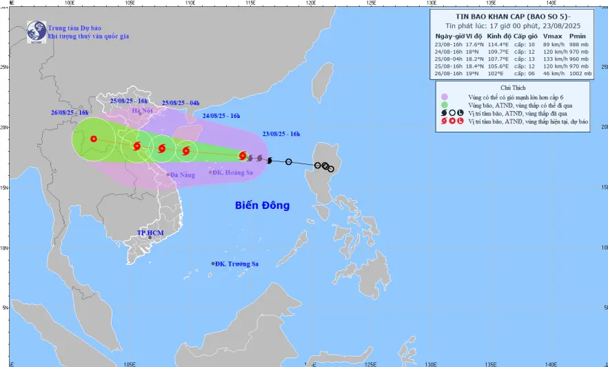 Bão số 5 di chuyển nhanh và liên tục mạnh lên, cách đặc khu Hoàng Sa khoảng 230 km - Ảnh 1.