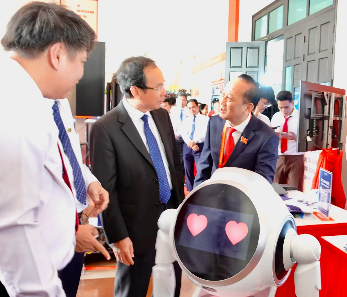 Đại hội Đảng bộ UBND TPHồ Chí Minh lần thứ I: Hướng tới đô thị văn minh, hiện đại - Ảnh 10.