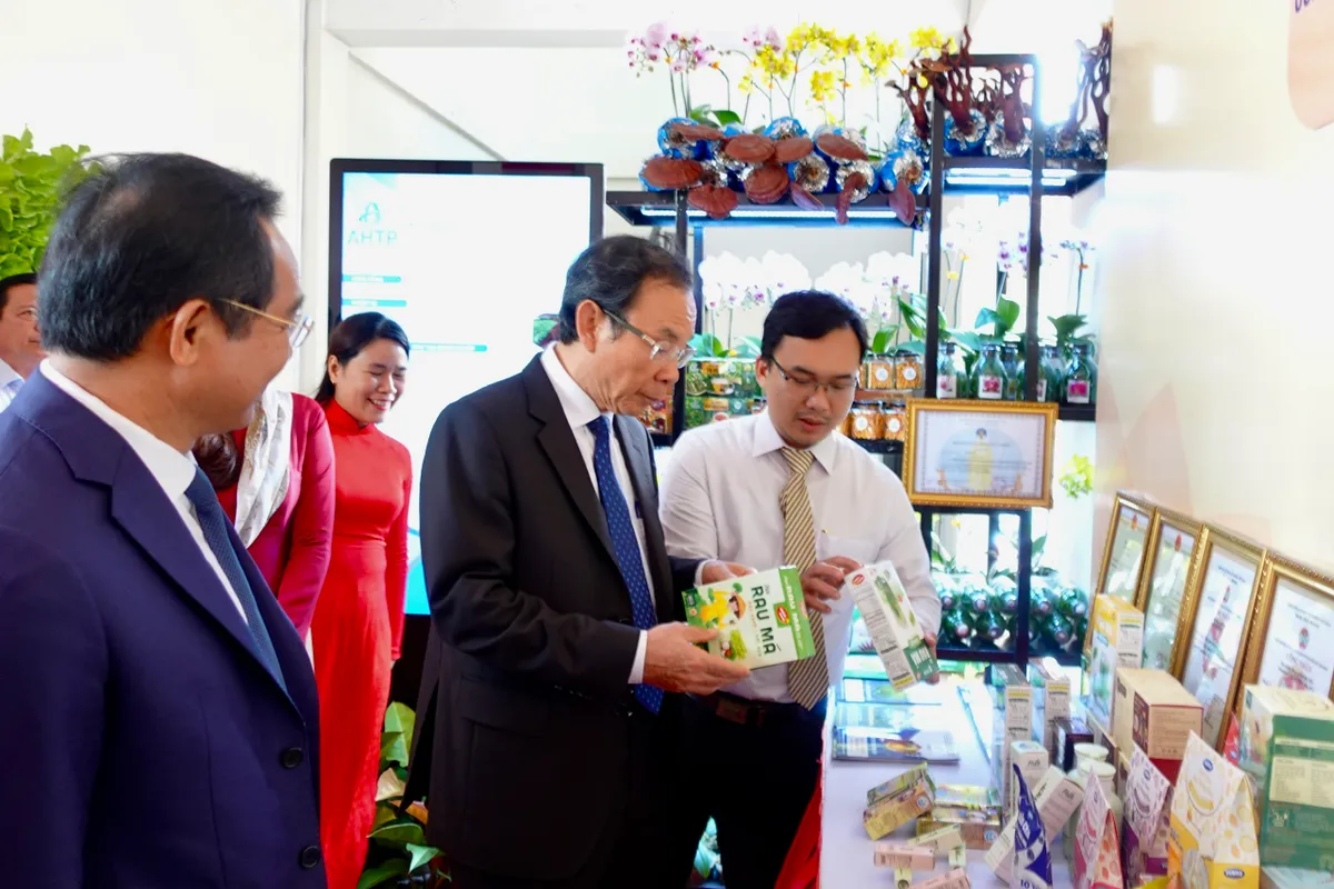 Đại hội Đảng bộ UBND TPHồ Chí Minh lần thứ I: Hướng tới đô thị văn minh, hiện đại - Ảnh 9.