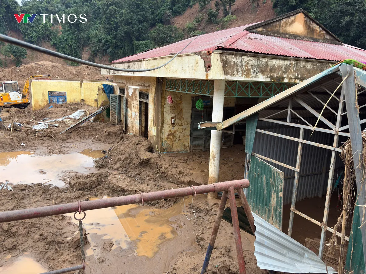 Điện Biên: Các trường vùng lũ “chạy đua” với thời gian để đón năm học mới - Ảnh 3.