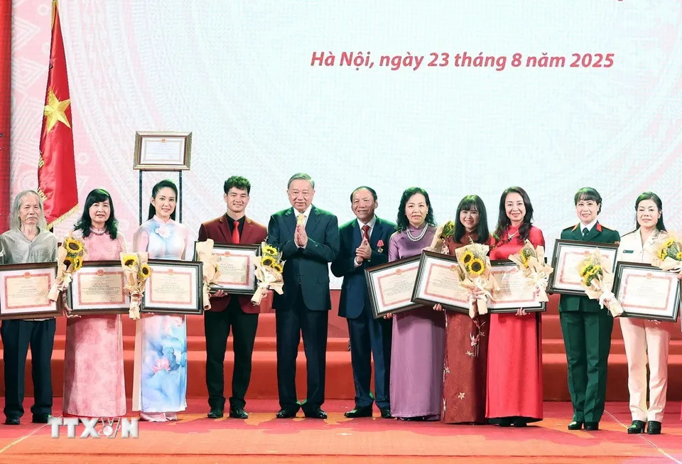 Tổng Bí thư Tô: Văn hóa phải đi trước một bước để soi đường - Ảnh 4.