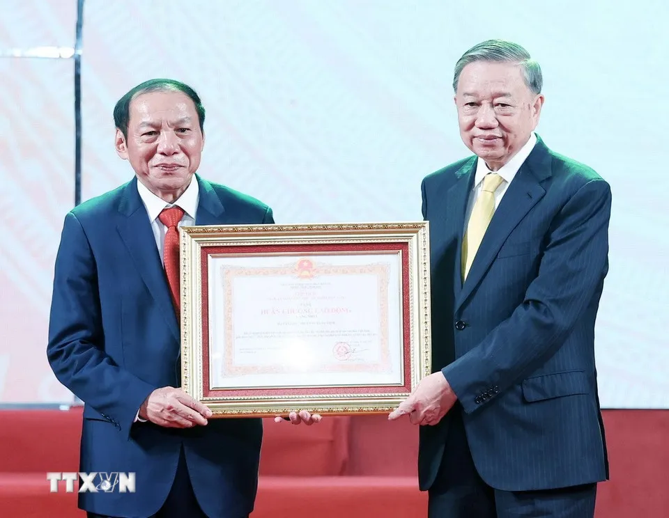 Tổng Bí thư Tô: Văn hóa phải đi trước một bước để soi đường - Ảnh 2.