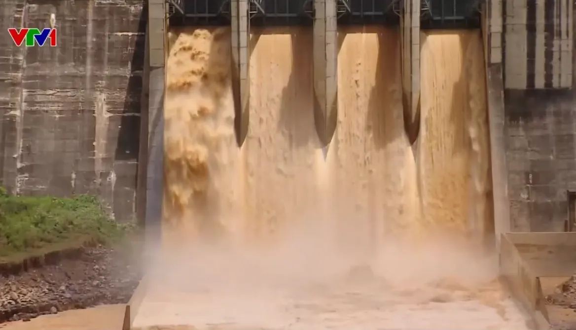 Cần cơ chế phối hợp trong việc điều tiết xả lũ liên tỉnh - Ảnh 1.