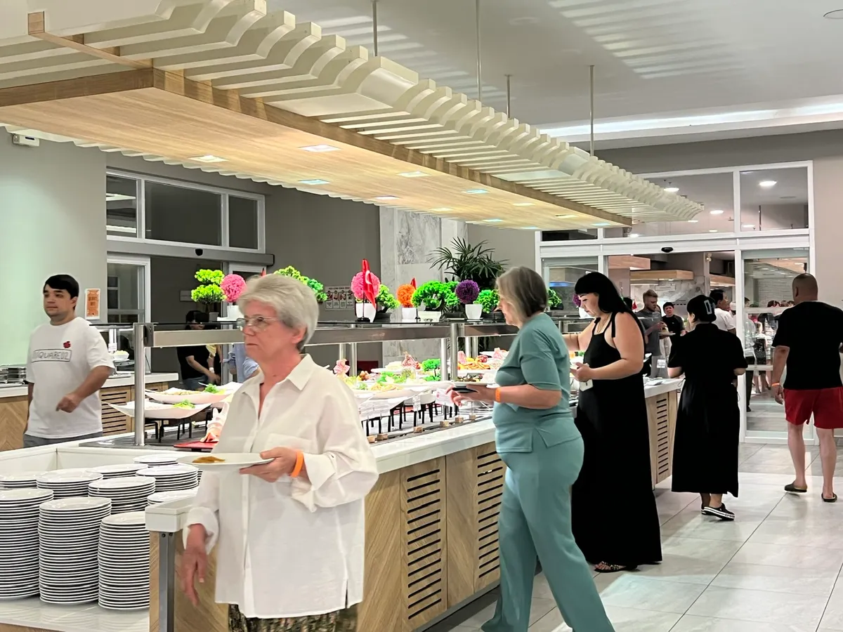 Du lịch Khánh Hòa: Hè 2025 sôi động, khách quốc tế tăng mạnh - Ảnh 4.