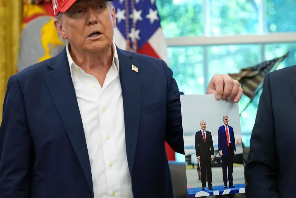Tổng thống Trump tiếp tục đe dọa trừng phạt Nga- Ảnh 1. Tổng thống Trump tiếp tục đe dọa trừng phạt Nga- Ảnh 1.