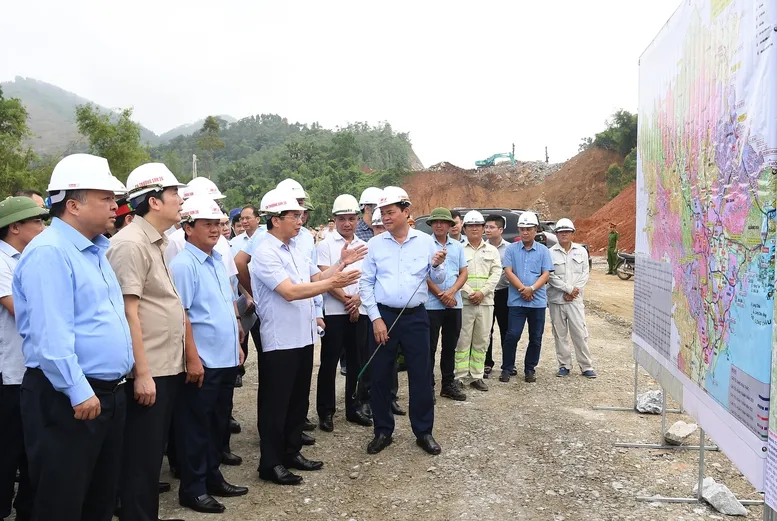Tập trung máy móc, nhân lực để tăng tốc tiến độ 4 dự án cao tốc trọng điểm phía Bắc - Ảnh 1.