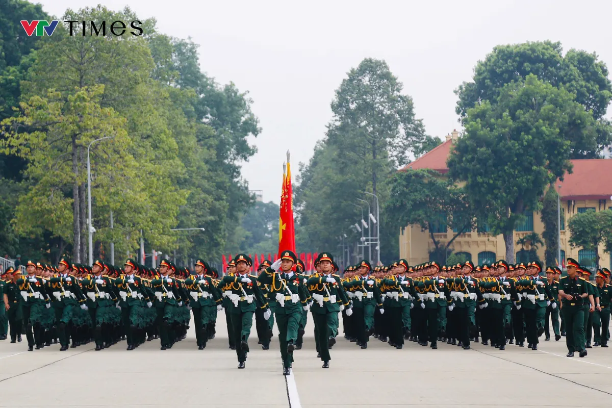 Nóng trên mạng tuần qua (18/8 - 24/8): Hào hùng không khí hợp luyện A80- Ảnh 1. Nóng trên mạng tuần qua (18/8 - 24/8): Hào hùng không khí hợp luyện A80- Ảnh 1.