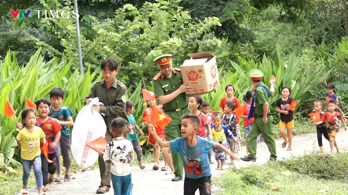 Thiếu tá Công an và những lá cờ thắp sáng biên cương - Ảnh 6.